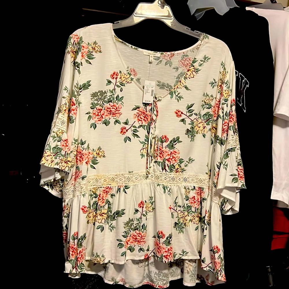 Maurices Floral  3/4 sleeve blouse